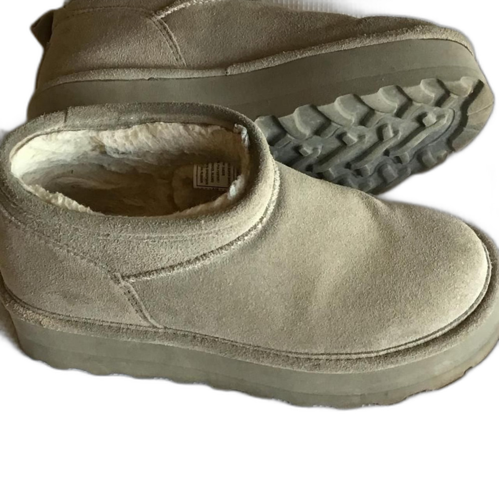 Bearpaw Women's Tan and Cream Boots